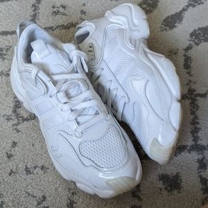 ADIDAS MAGMUR RUNNER SHOES